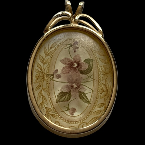 Jewelry - Vintage Gold Tone Violets Floral Pendant - Hand Painted Flowers Oval